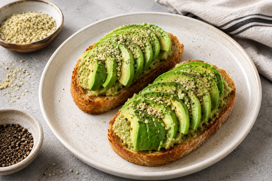 Tostadas con aceite de cáñamo (en frío)